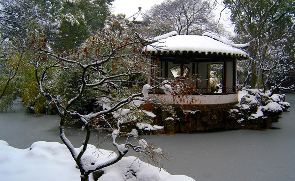 苏州园林雪景，庭院雪景，花园下雪，水池冰冻，姑苏雪景，别墅雪景