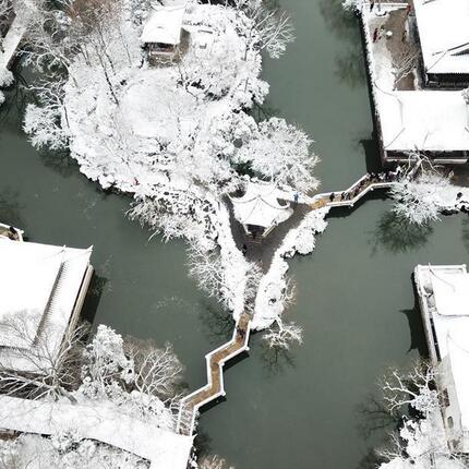 苏州别墅庭院绿化的雪后养护措施
